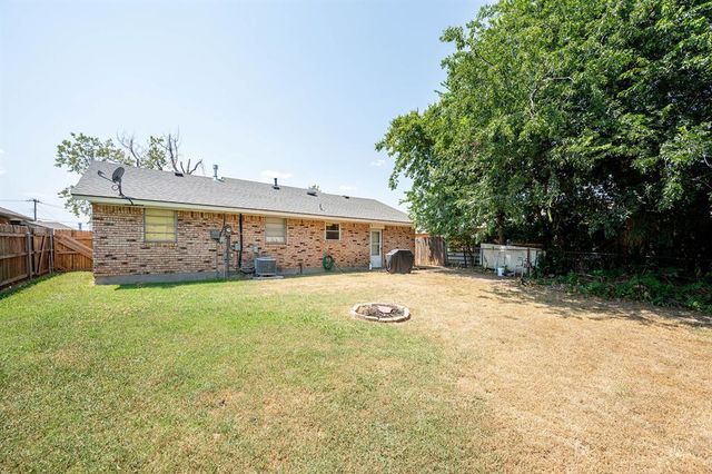1504 Lawton, Moore, OK 73160