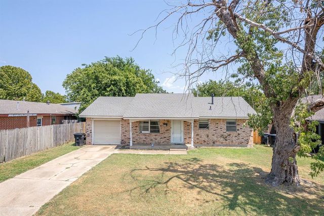 1504 Lawton, Moore, OK 73160