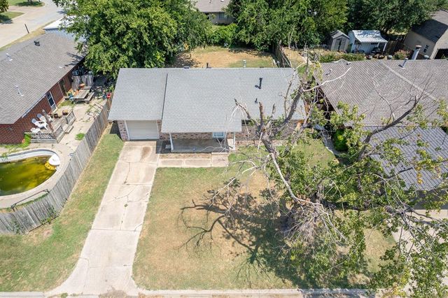 1504 Lawton, Moore, OK 73160
