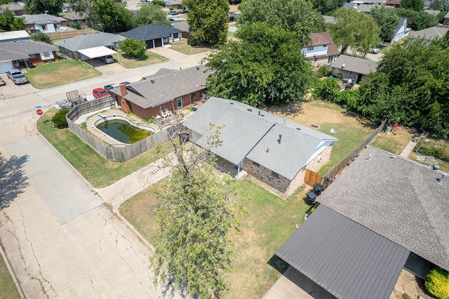 1504 Lawton, Moore, OK 73160