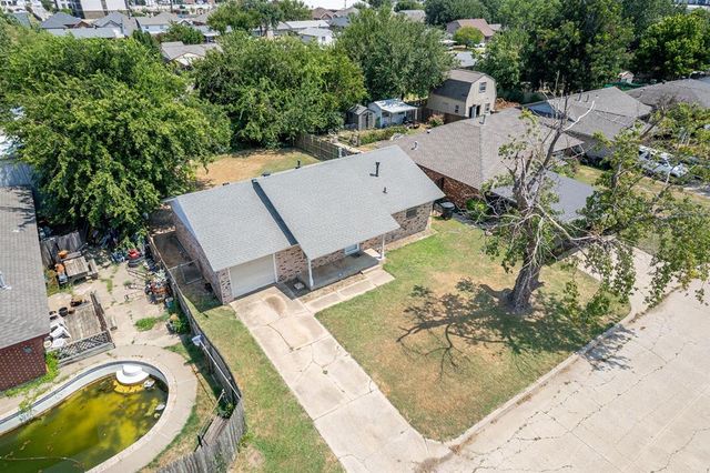 1504 Lawton, Moore, OK 73160