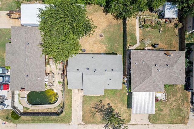 1504 Lawton, Moore, OK 73160