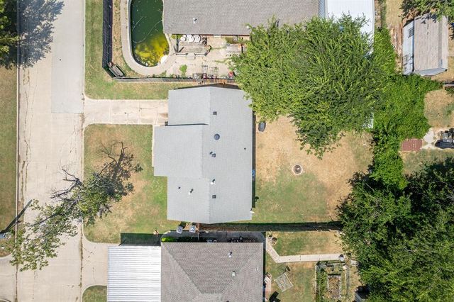 1504 Lawton, Moore, OK 73160