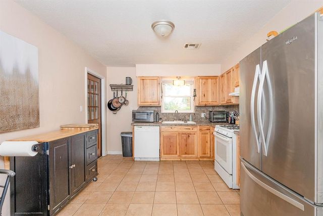 1504 Lawton, Moore, OK 73160