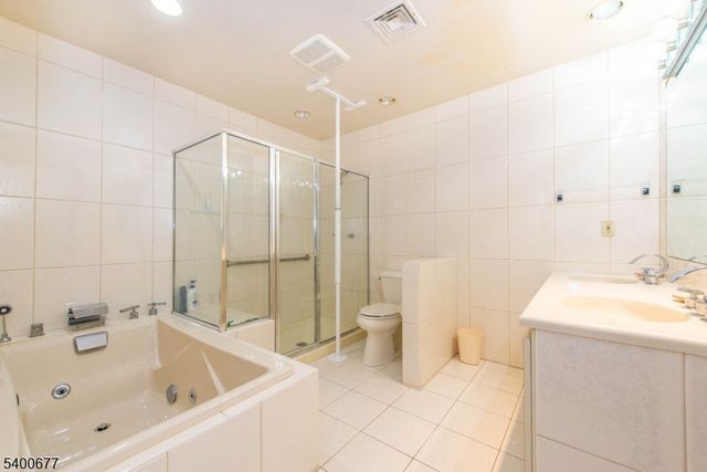 24 Malcolm Ct, Clifton City, NJ 07013