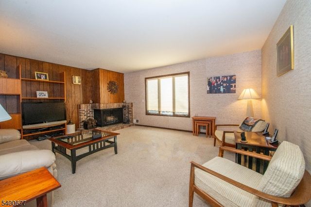 24 Malcolm Ct, Clifton City, NJ 07013