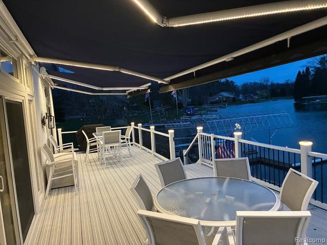 762 Golden Shores, White Lake, MI 48386