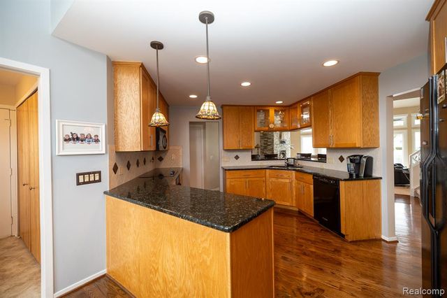 762 Golden Shores, White Lake, MI 48386