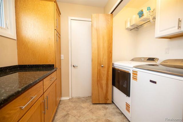 762 Golden Shores, White Lake, MI 48386