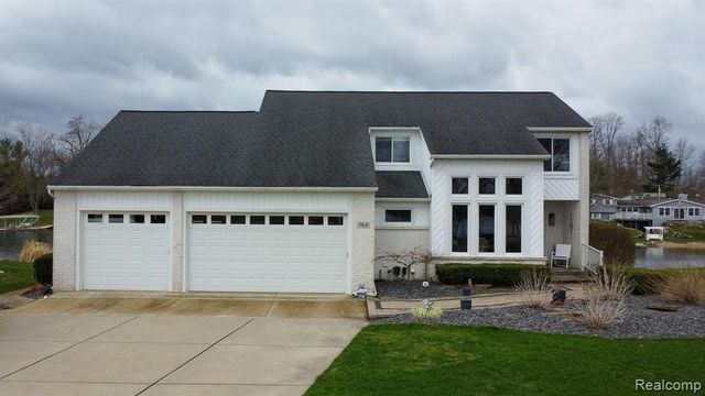 762 Golden Shores, White Lake, MI 48386