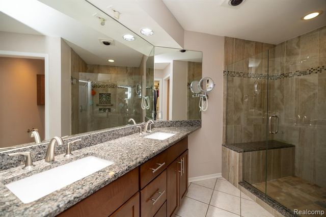 762 Golden Shores, White Lake, MI 48386