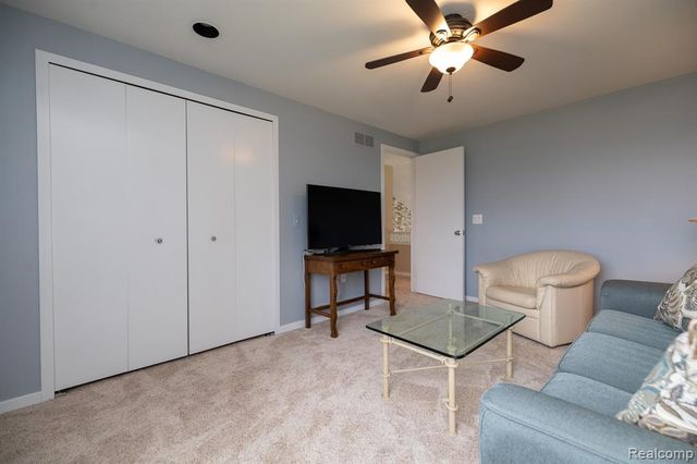 762 Golden Shores, White Lake, MI 48386