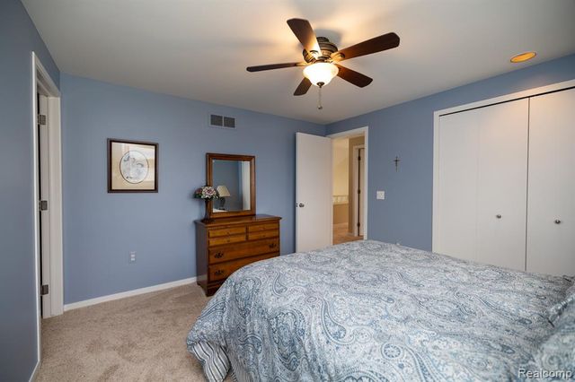 762 Golden Shores, White Lake, MI 48386