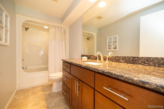 762 Golden Shores, White Lake, MI 48386