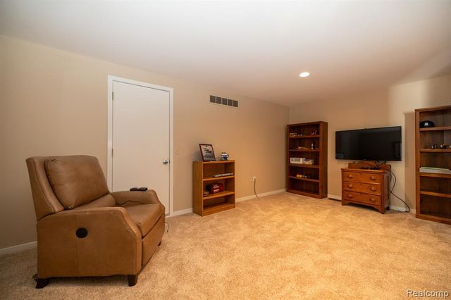 762 Golden Shores, White Lake, MI 48386