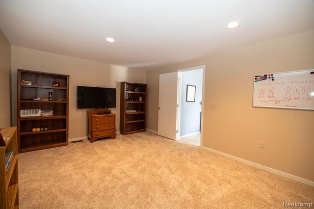 762 Golden Shores, White Lake, MI 48386