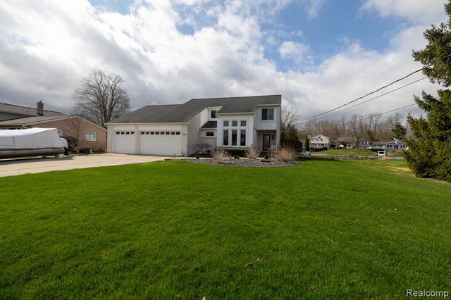 762 Golden Shores, White Lake, MI 48386