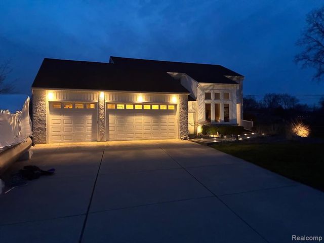 762 Golden Shores, White Lake, MI 48386