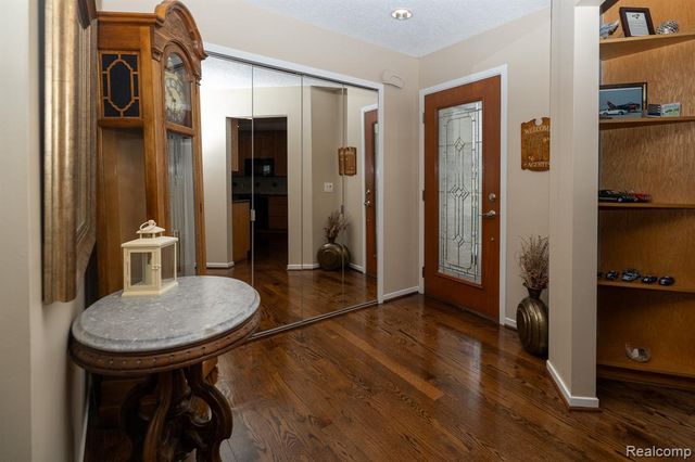 762 Golden Shores, White Lake, MI 48386