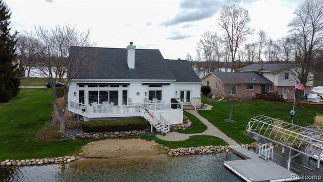 762 Golden Shores, White Lake, MI 48386