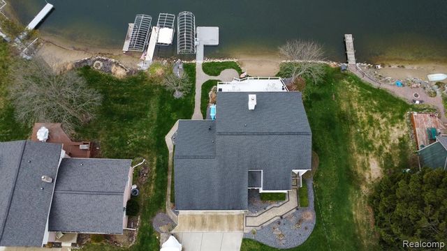 762 Golden Shores, White Lake, MI 48386