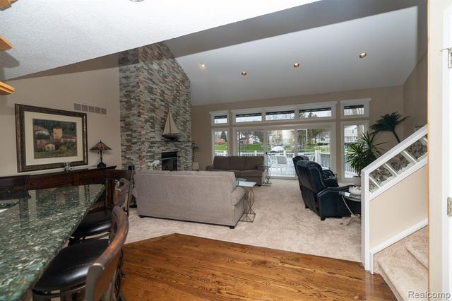 762 Golden Shores, White Lake, MI 48386