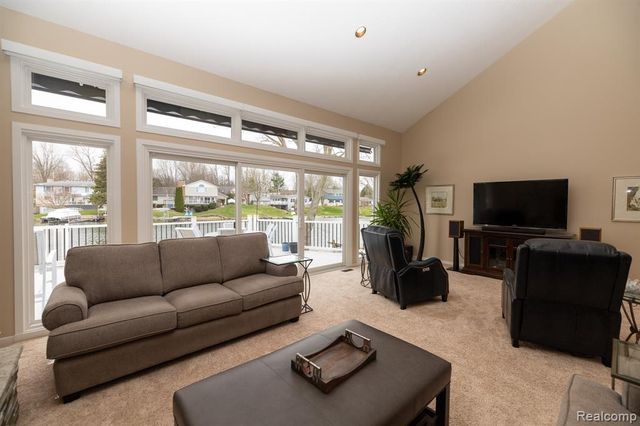 762 Golden Shores, White Lake, MI 48386