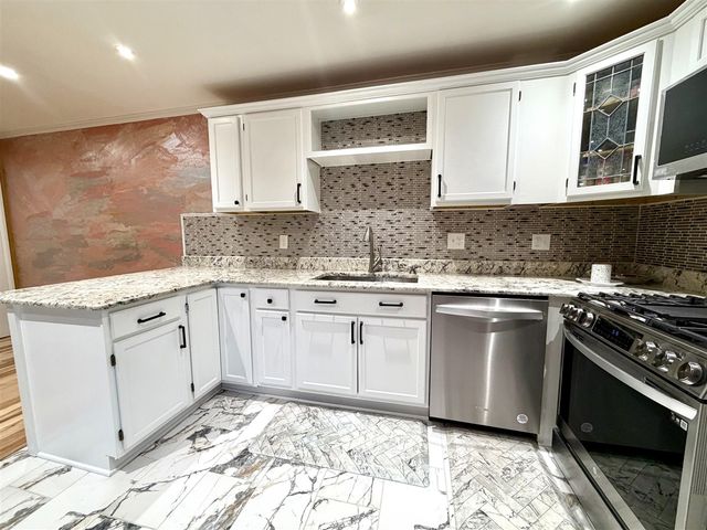 22727 Renford Street, Novi, MI 48375