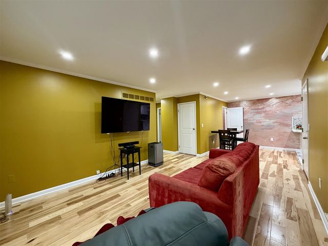 22727 Renford Street, Novi, MI 48375