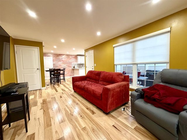 22727 Renford Street, Novi, MI 48375