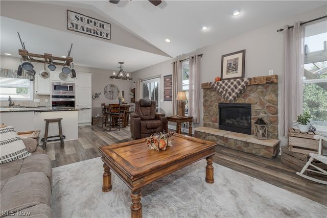 6188 Cartage Avenue NW, Canal Fulton, OH 44614