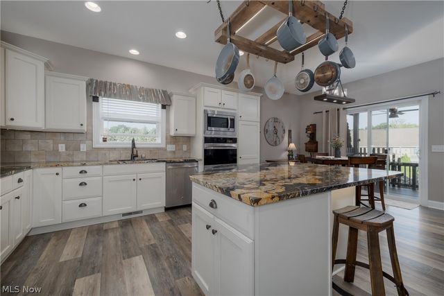 6188 Cartage Avenue NW, Canal Fulton, OH 44614