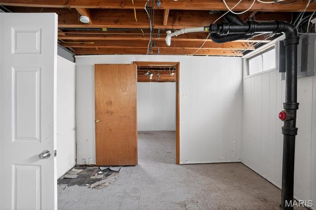 1722 Bradshaw Drive, St Louis, MO 63136