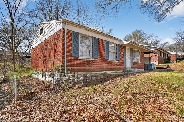 1722 Bradshaw Drive, St Louis, MO 63136