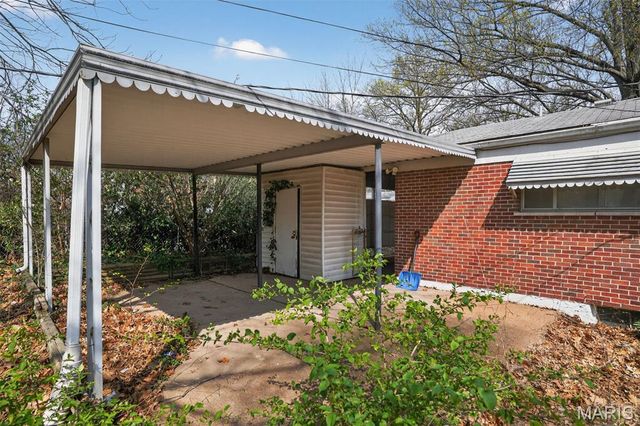 1722 Bradshaw Drive, St Louis, MO 63136