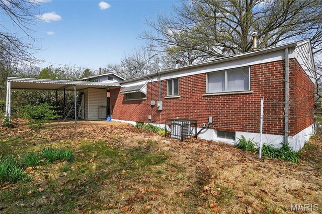 1722 Bradshaw Drive, St Louis, MO 63136