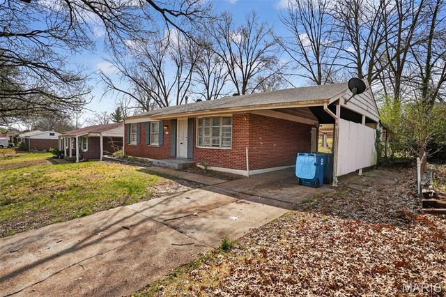 1722 Bradshaw Drive, St Louis, MO 63136