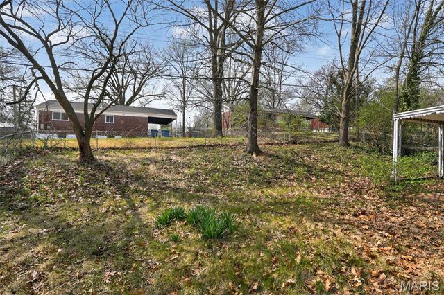 1722 Bradshaw Drive, St Louis, MO 63136