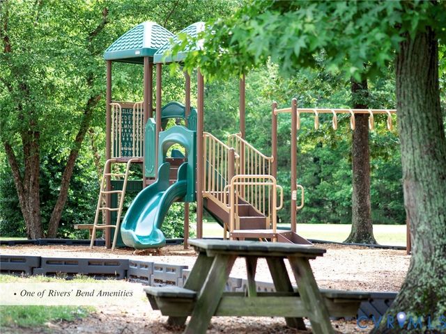 826 Club Ridge Ct, Chester, VA 23836