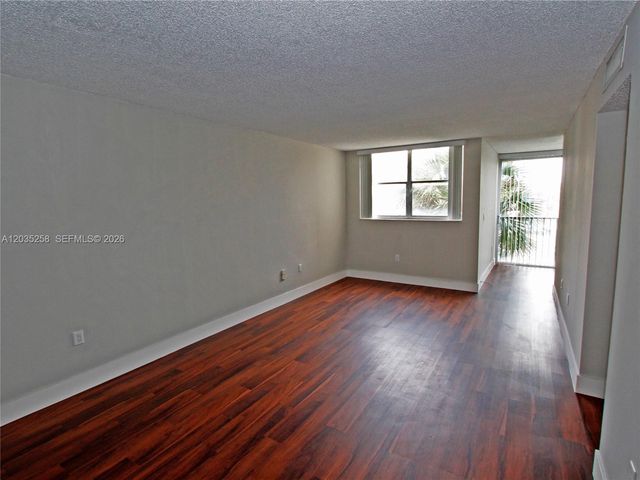 9411 SW 4th St 308, Miami, FL 33174