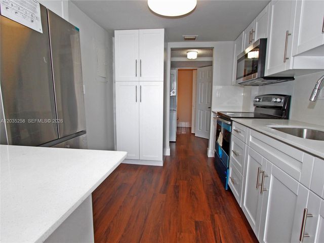 9411 SW 4th St 308, Miami, FL 33174