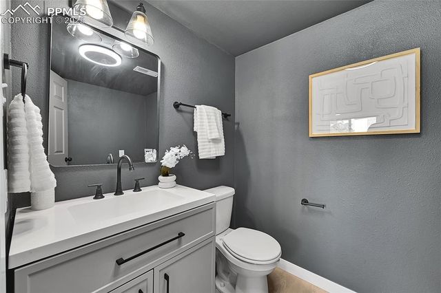 28 Pennwood Lane, Pueblo, CO 81005