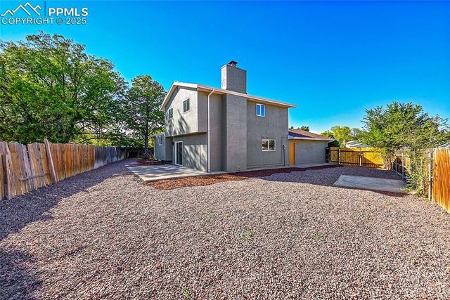 28 Pennwood Lane, Pueblo, CO 81005
