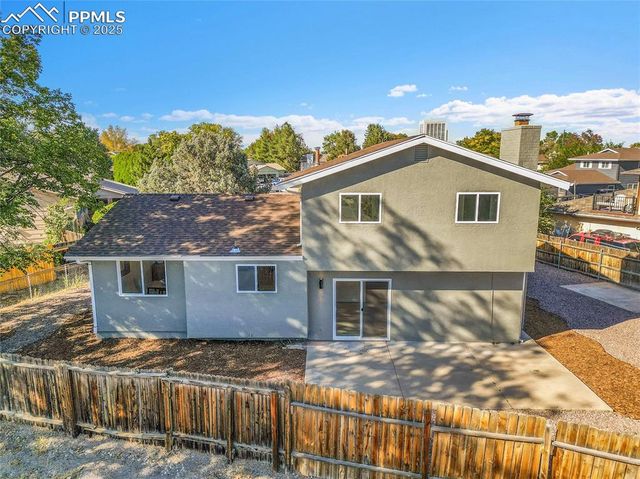 28 Pennwood Lane, Pueblo, CO 81005