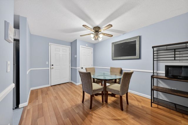 12 Timberwood Dr Unit 302, Goffstown, NH 03045