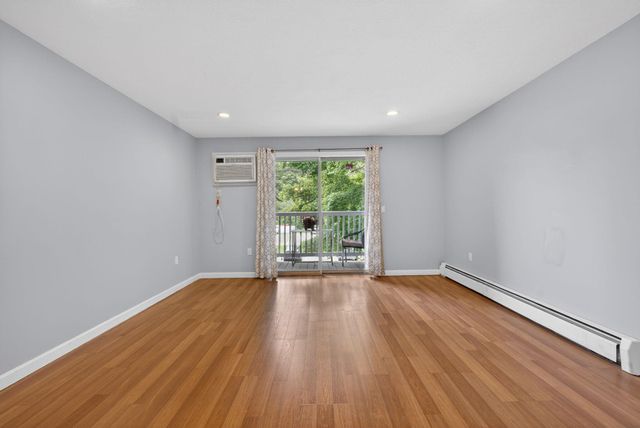 12 Timberwood Dr Unit 302, Goffstown, NH 03045