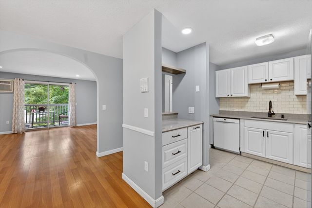 12 Timberwood Dr Unit 302, Goffstown, NH 03045
