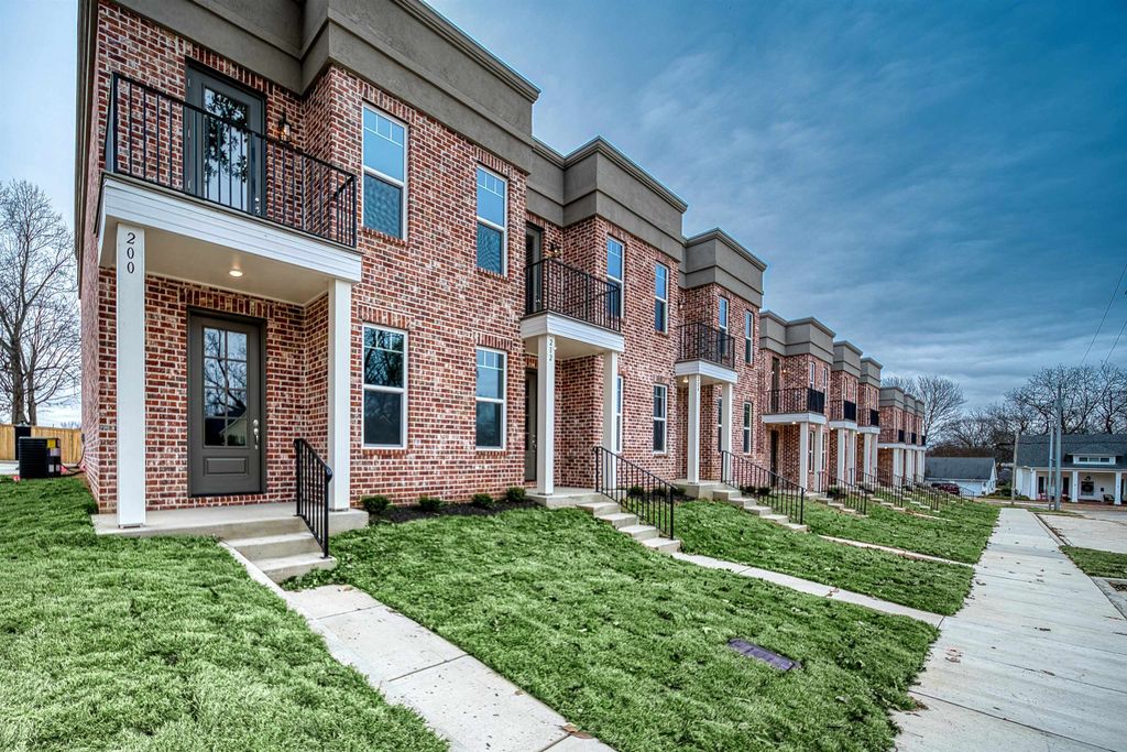 200 E WASHINGTON AVE, Covington, TN 38019