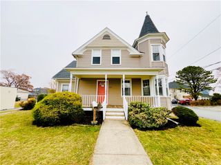 1574 cranston Street, Cranston, RI 02920