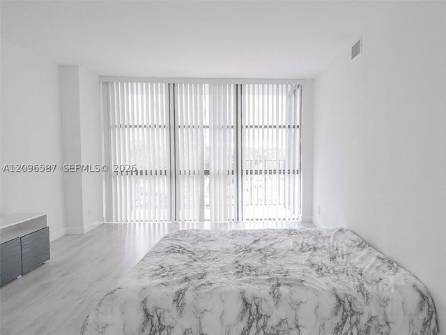 1000 Parkview Dr 501, Hallandale Beach, FL 33009